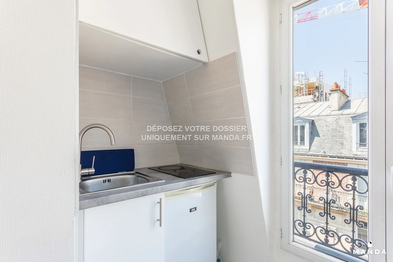 Flat Rue Pierre Demours in Paris