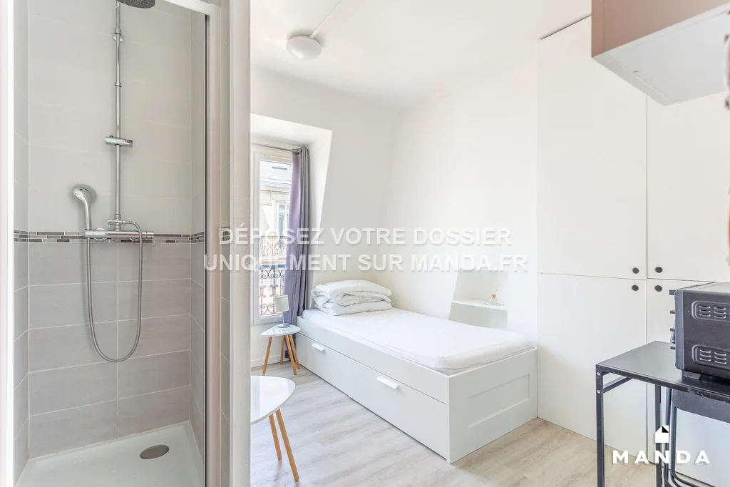 Flat Rue Pierre Demours in Paris