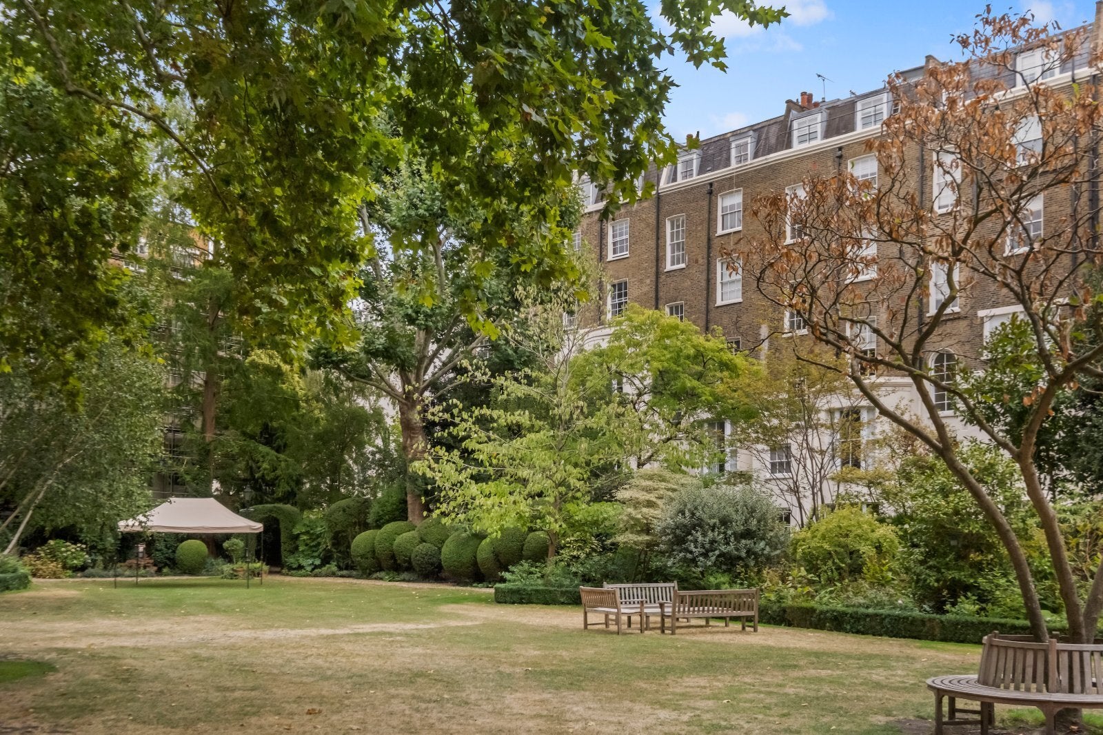 Flat Clifton Gardens in City of Westminster