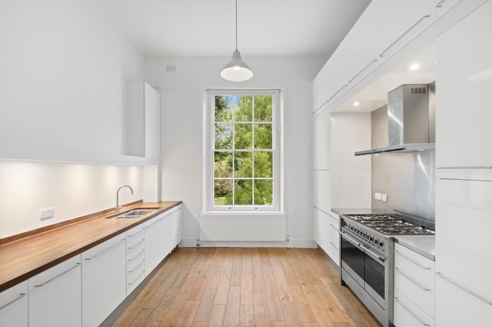 Flat Clifton Gardens in City of Westminster