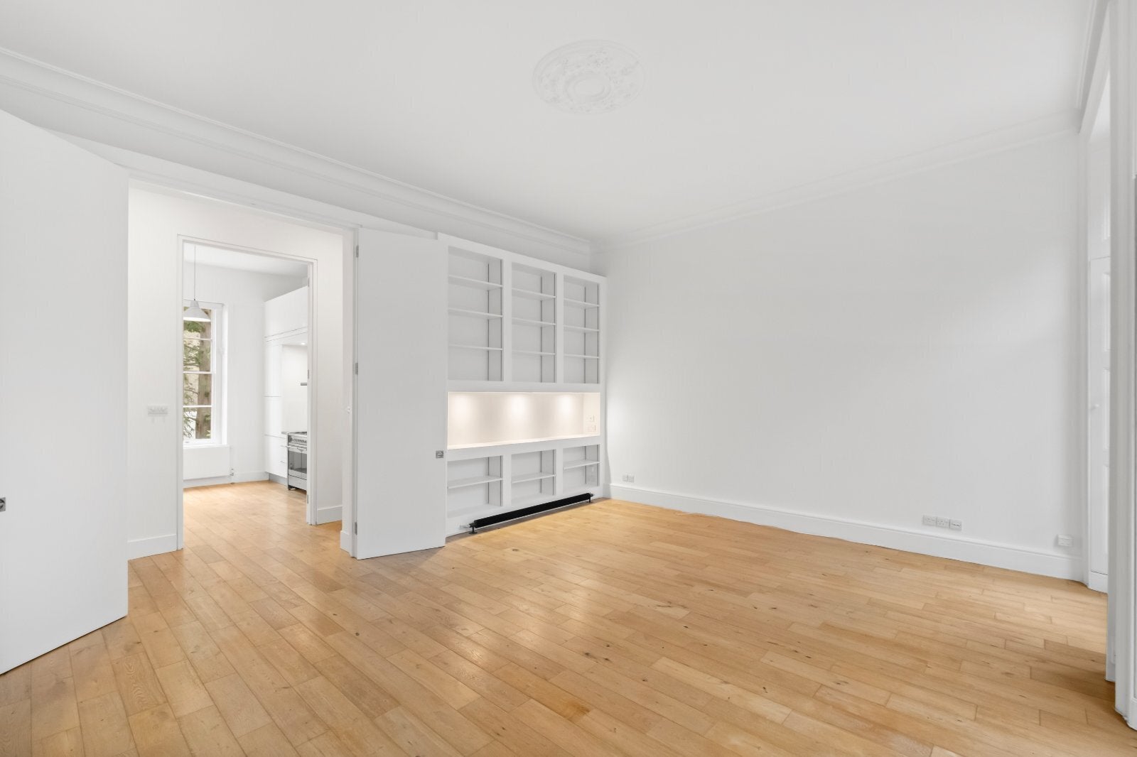 Flat Clifton Gardens in City of Westminster