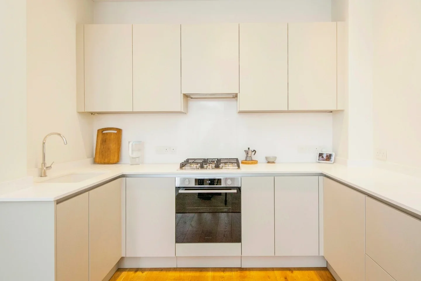 Flat Sandmere Road in Greater London