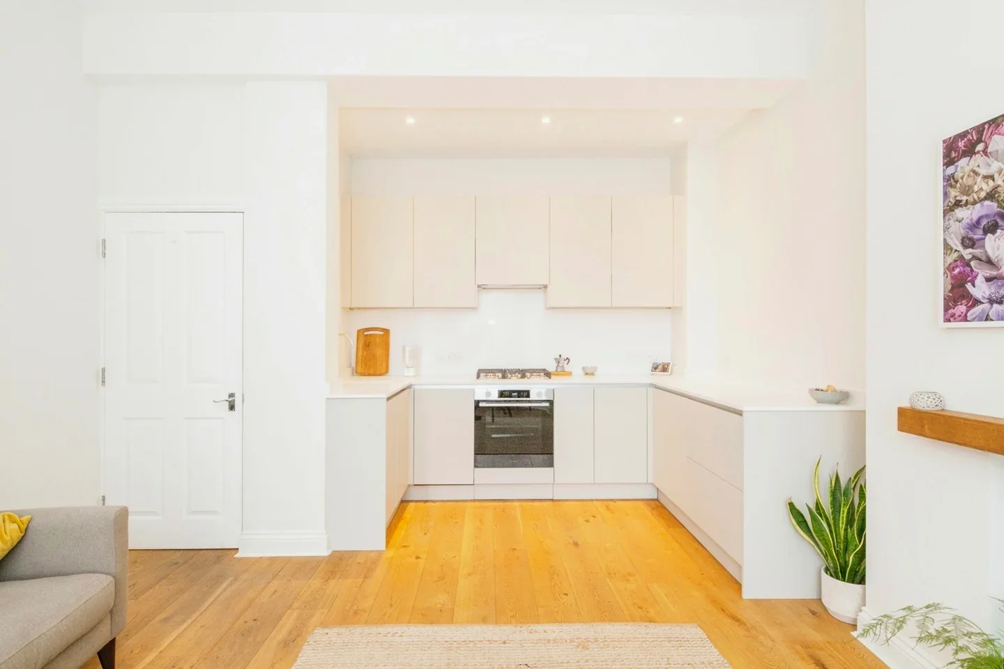 Flat Sandmere Road in Greater London