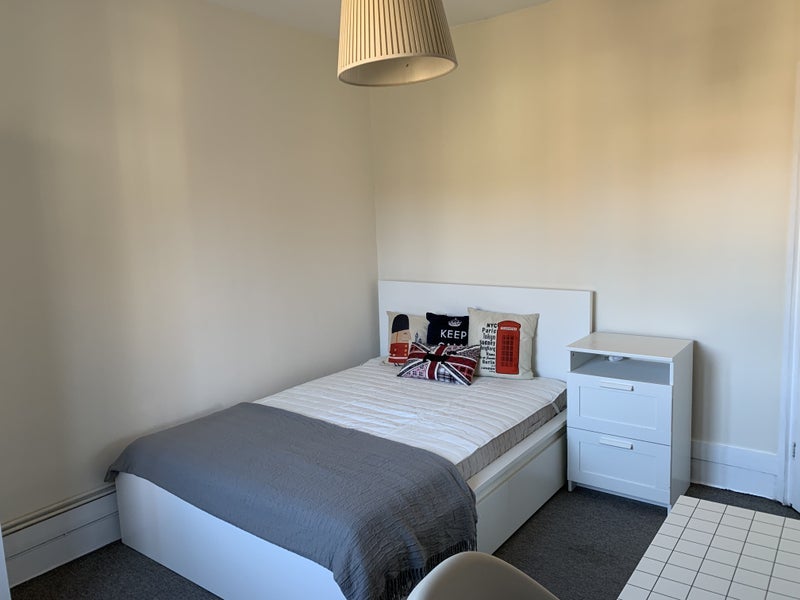 Room Tooting Grove in Greater London