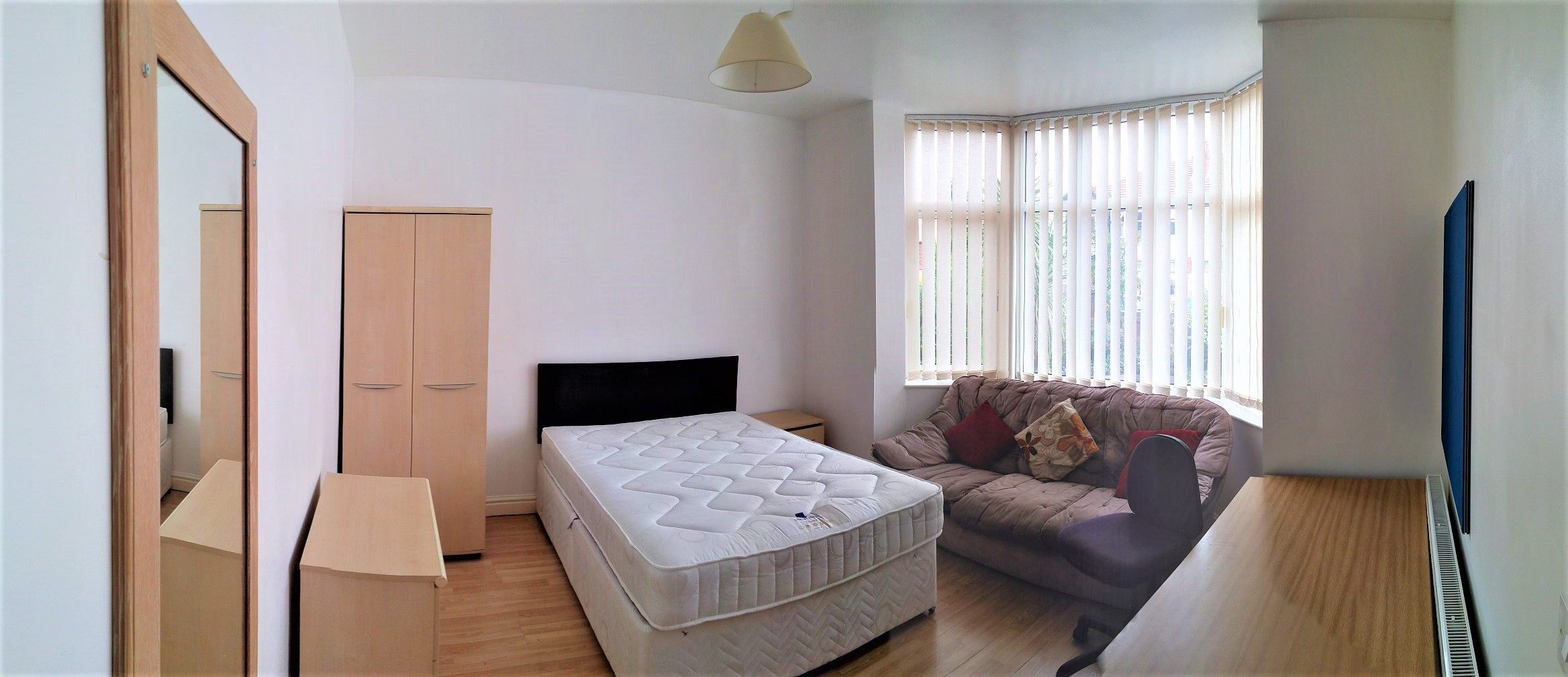 Room Abberton Road in Manchester