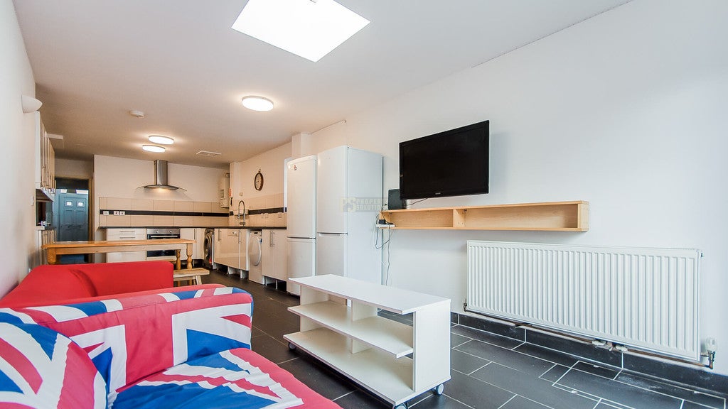 Room Grange Road in Birmingham