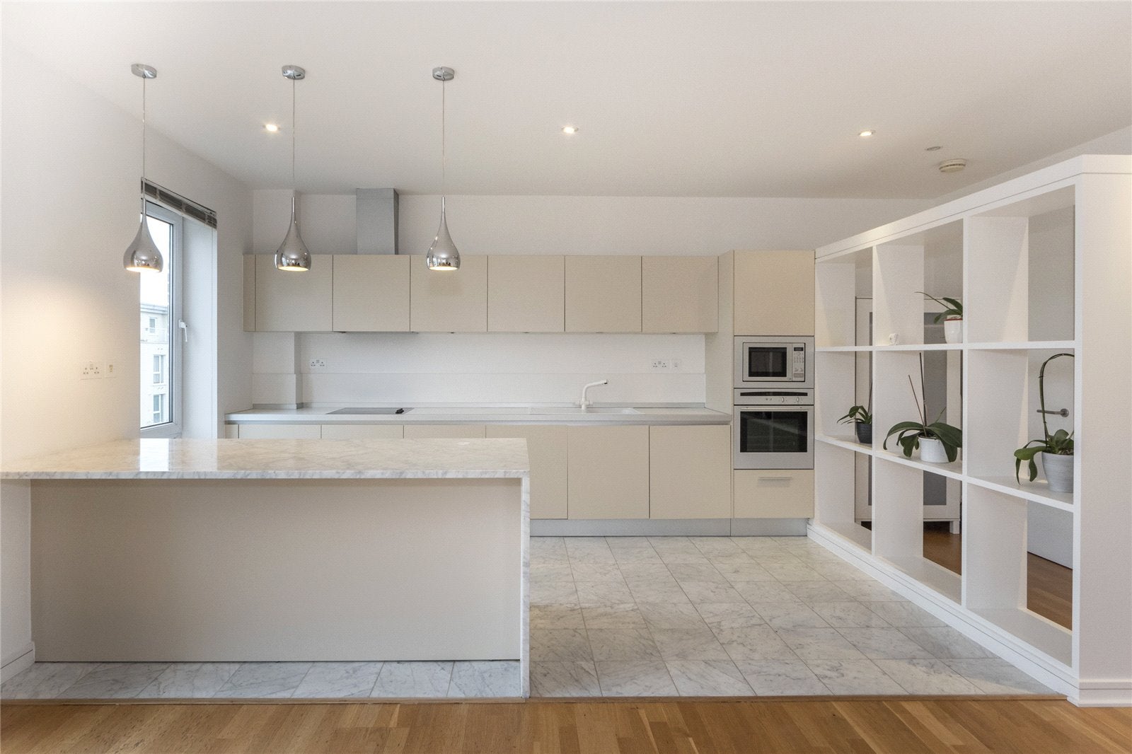 Flat Melliss Avenue in Greater London