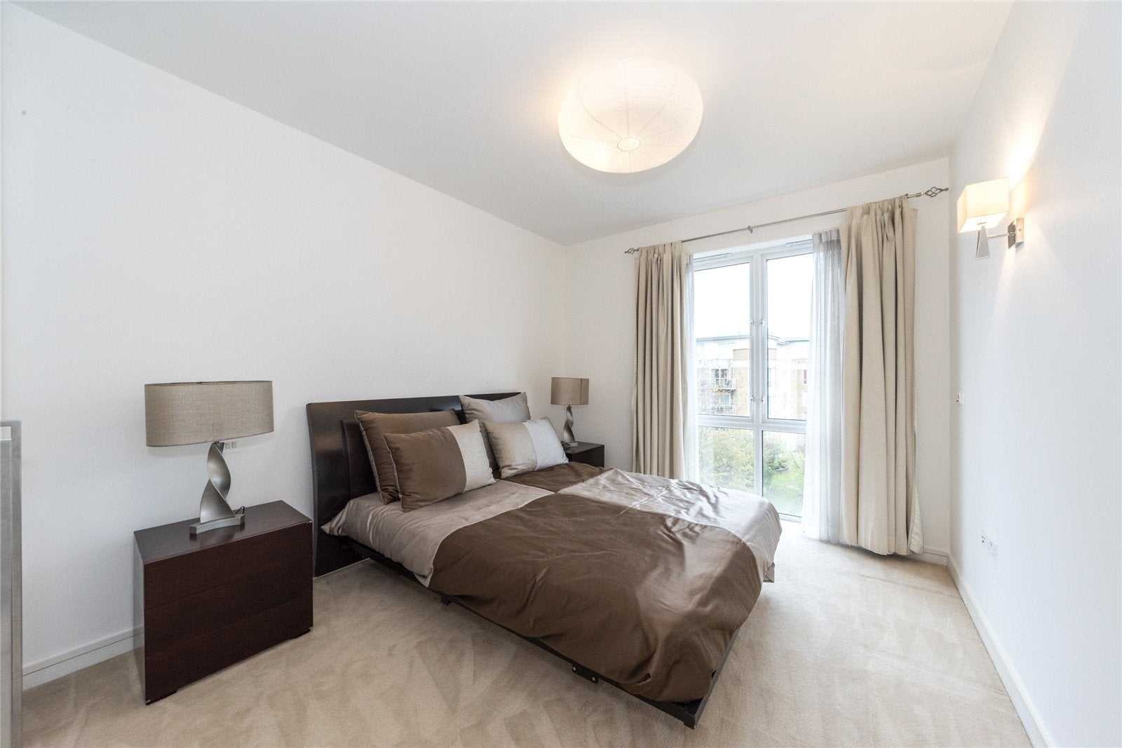 Flat Melliss Avenue in Greater London