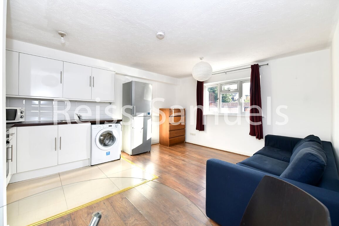 Flat Ambassador Square in Greater London