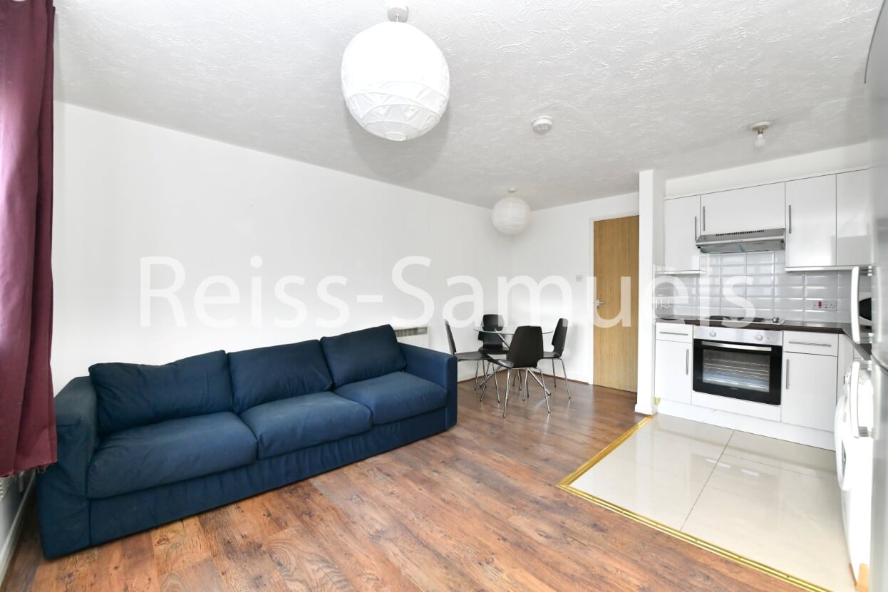 Flat Ambassador Square in Greater London