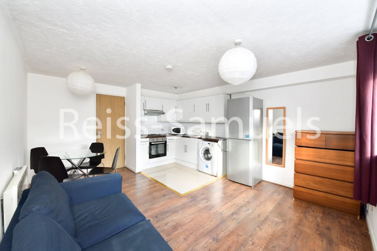 Flat Ambassador Square in Greater London