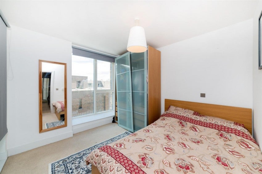 Flat Stockwell Park Walk in Greater London