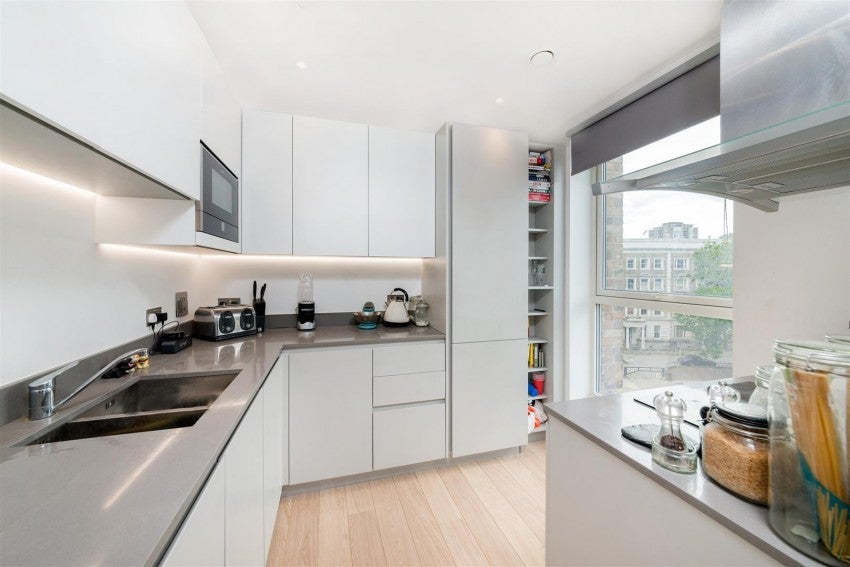 Flat Stockwell Park Walk in Greater London