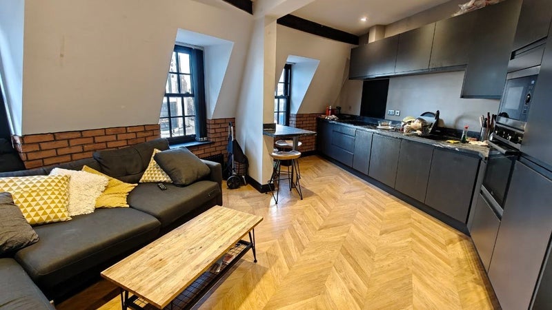 Room Queen Square in Leeds