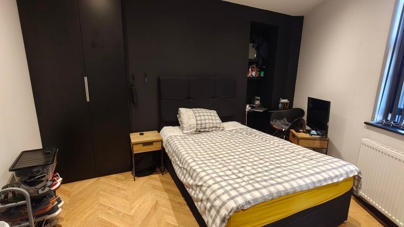 Room Queen Square in Leeds