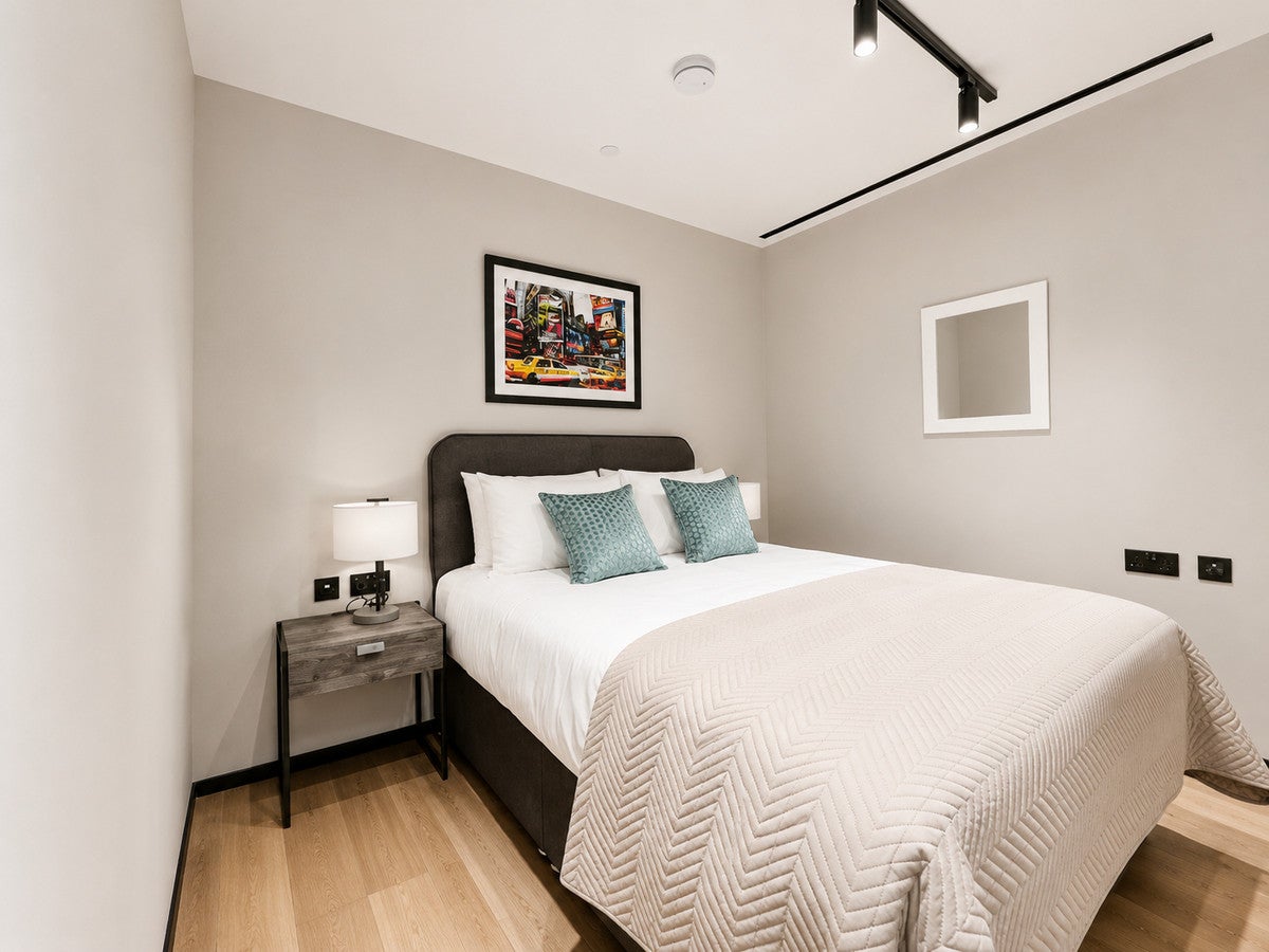 Flat Hewett Street in Greater London
