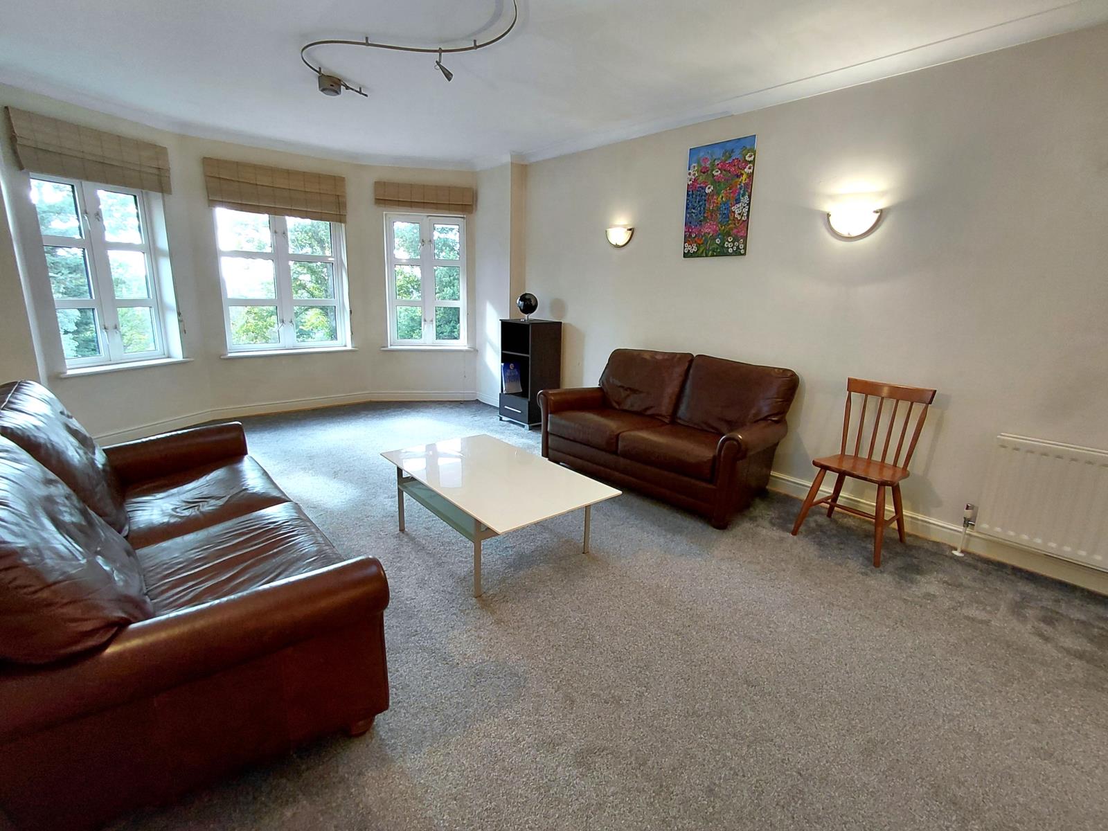 Flat Sunningfields Road in Greater London