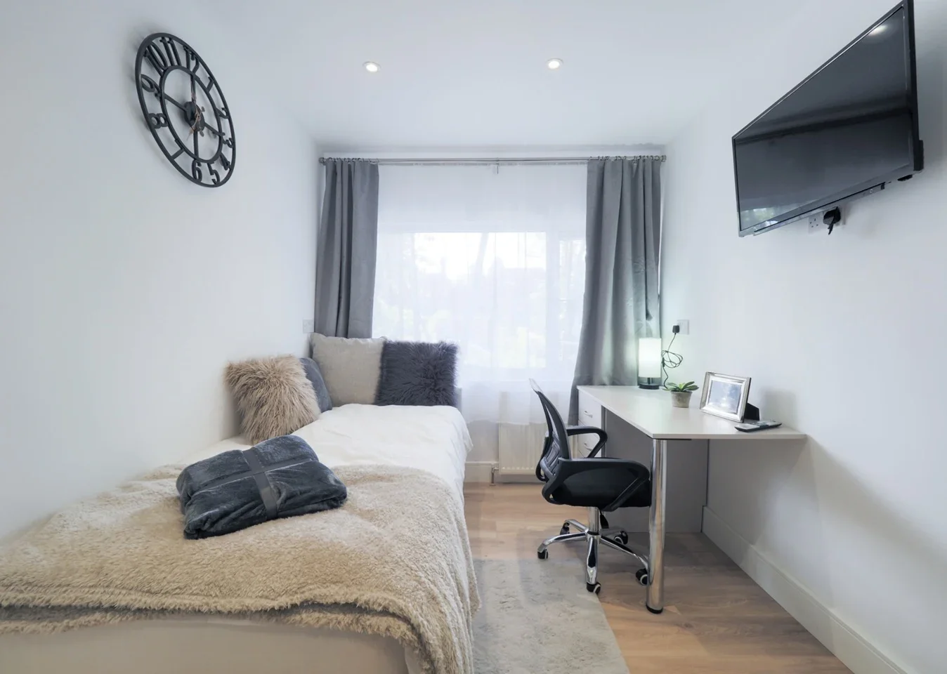 Room Roxeth Hill in Greater London