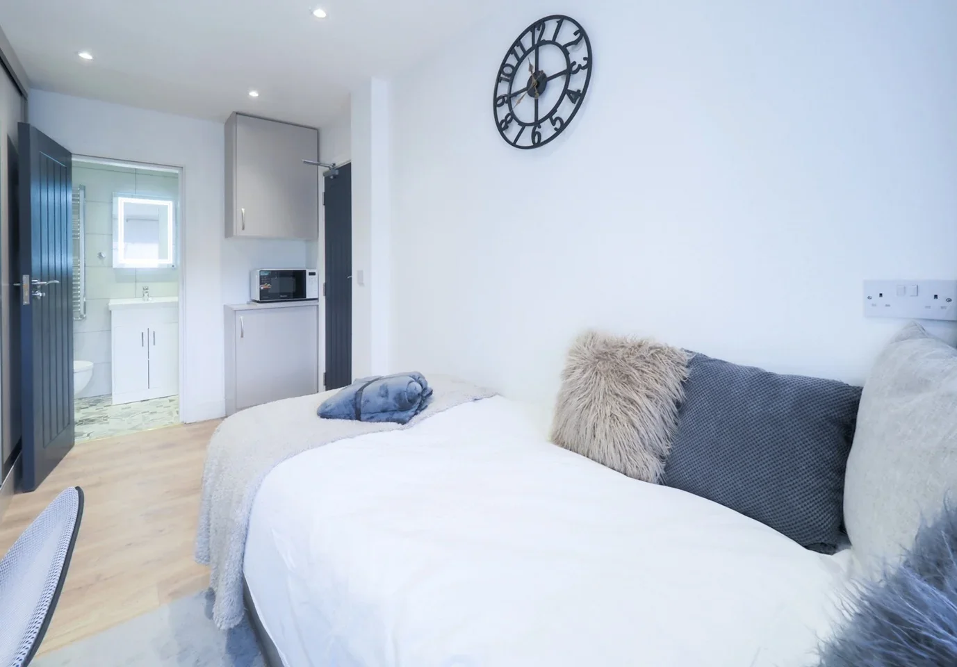 Room Roxeth Hill in Greater London