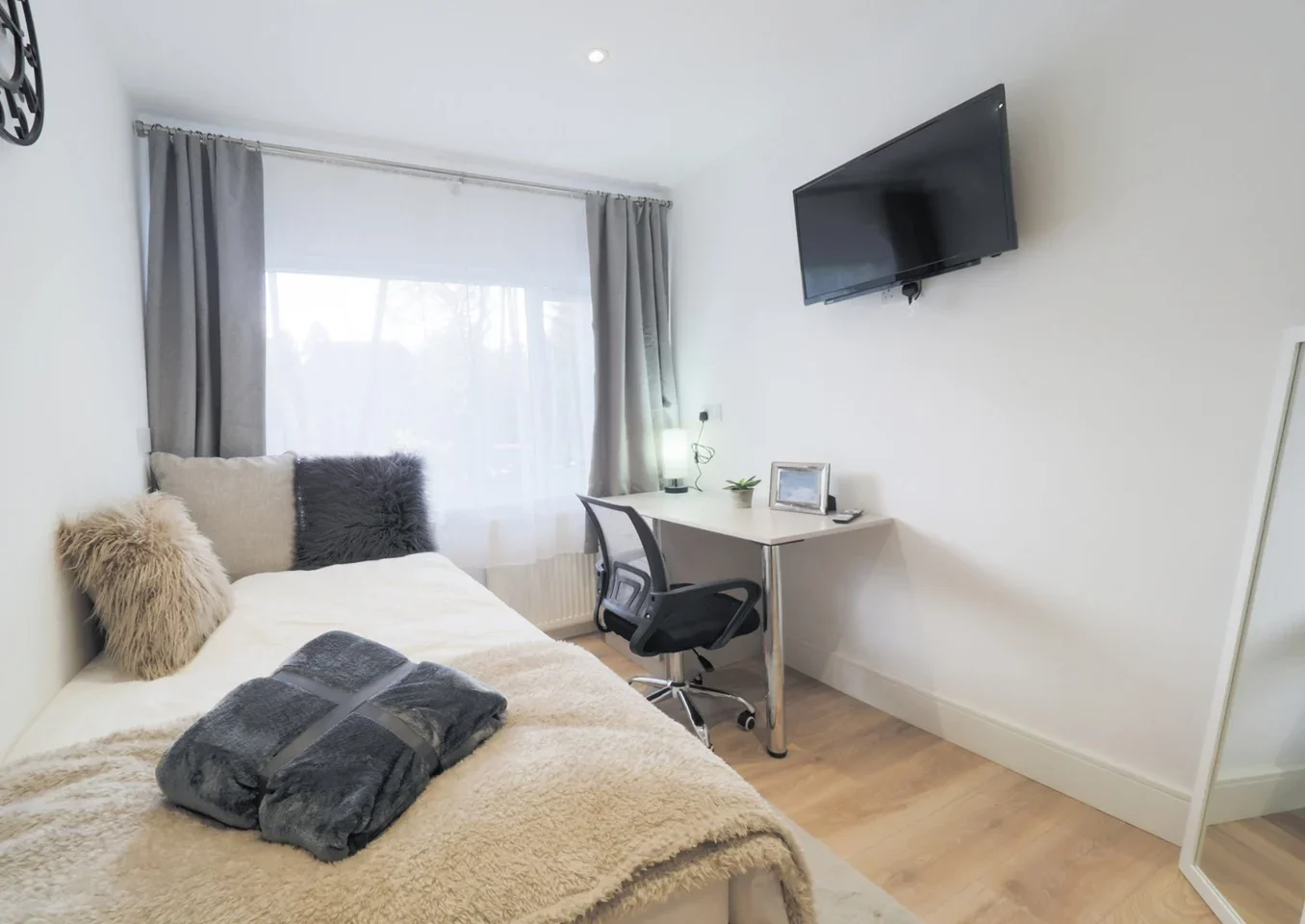 Room Roxeth Hill in Greater London