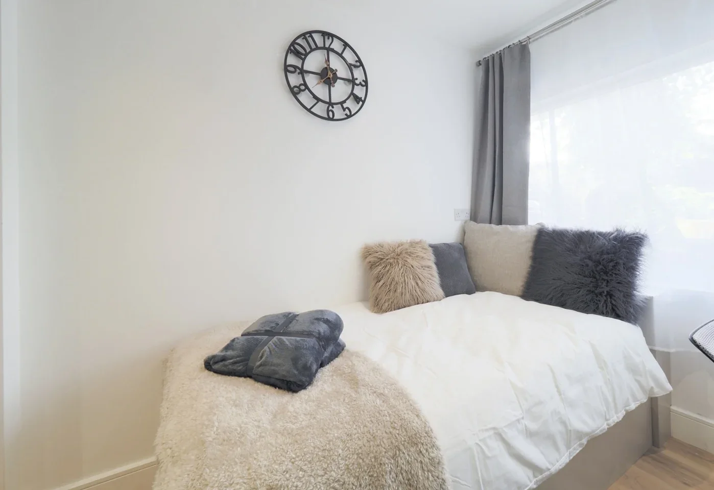 Room Roxeth Hill in Greater London