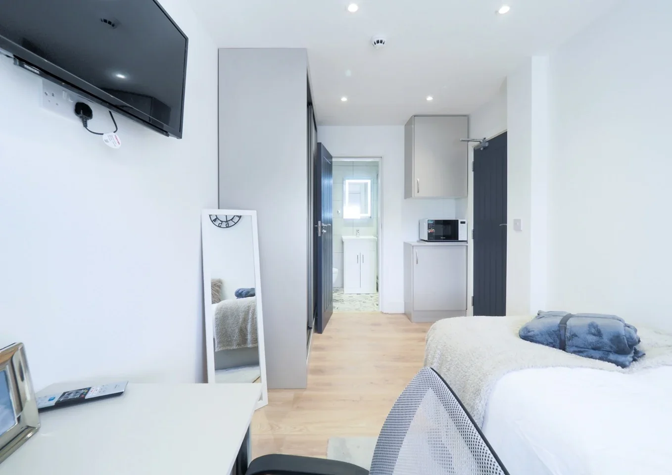 Room Roxeth Hill in Greater London