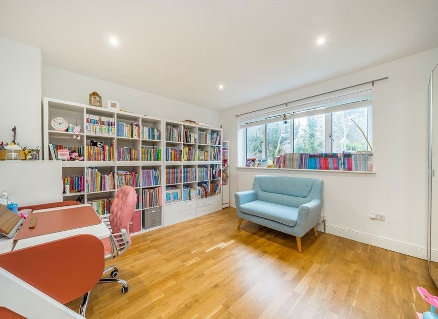 Flat Ullswater Crescent in Greater London