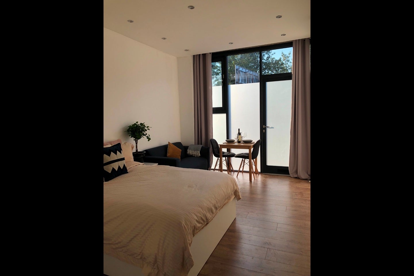 Flat Endwell Road in Greater London
