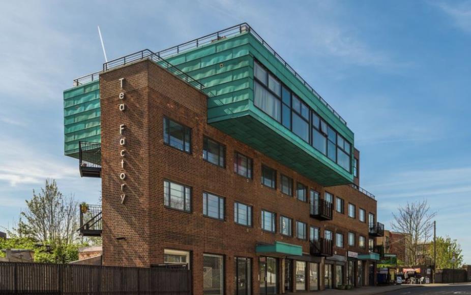 Flat Endwell Road in Greater London