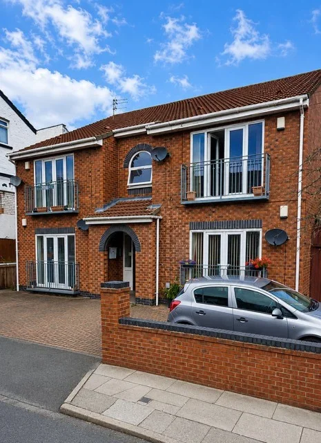 Flat Hartington Road in Liverpool