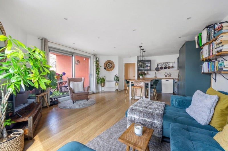 Flat Kirkdale in Greater London