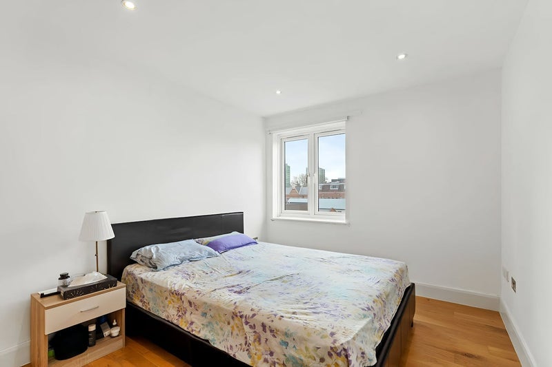Flat Hoxton Square in Greater London
