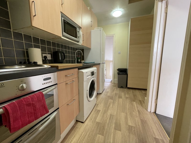 Room Dollis Park in Greater London
