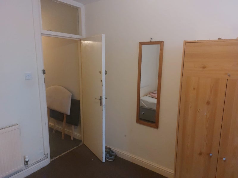 Room Neville Street in Cardiff