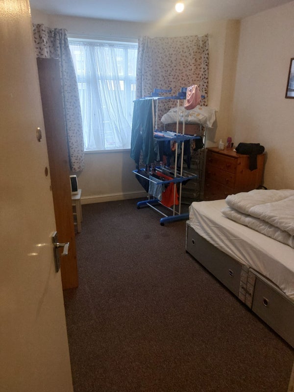Room Neville Street in Cardiff