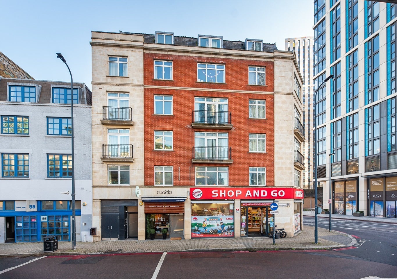 Flat Parry Street in Greater London