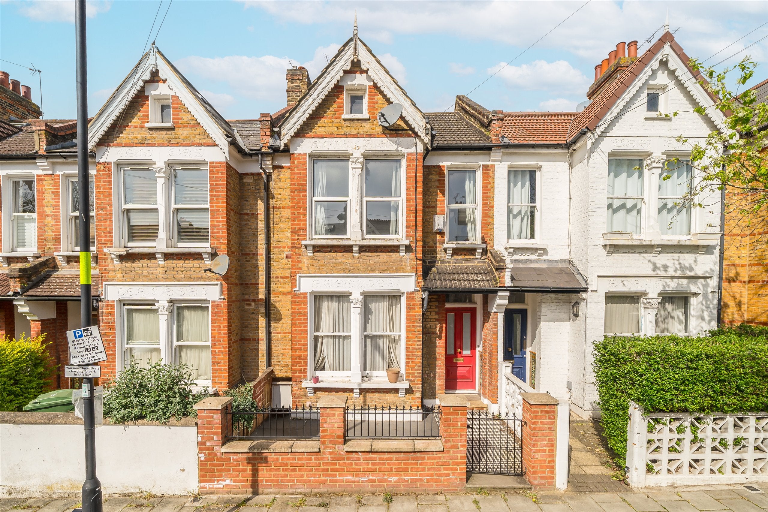 House Honeybrook Road in Greater London