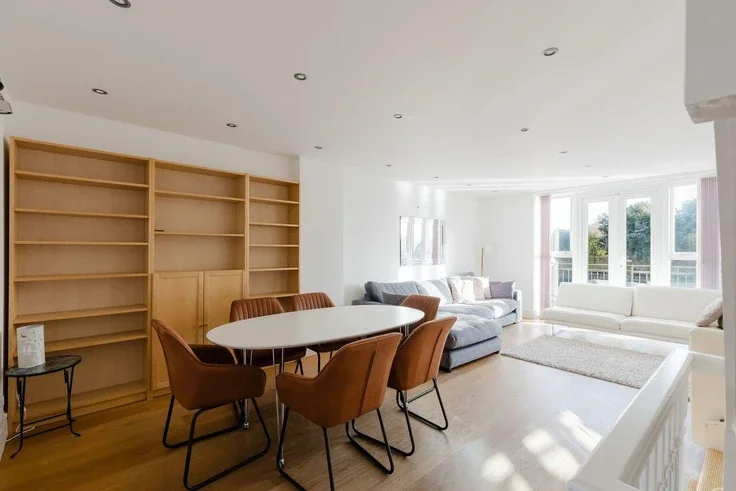 Flat Thomas More Street in Greater London