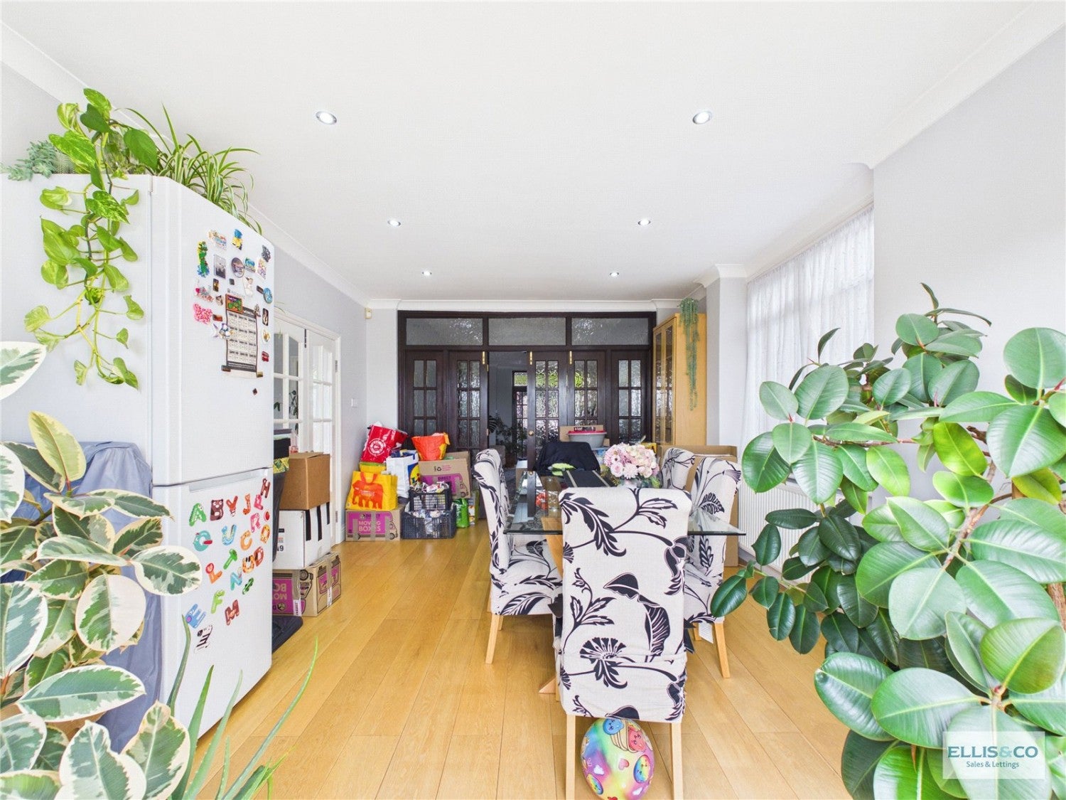 House Mount Stewart Avenue in Greater London