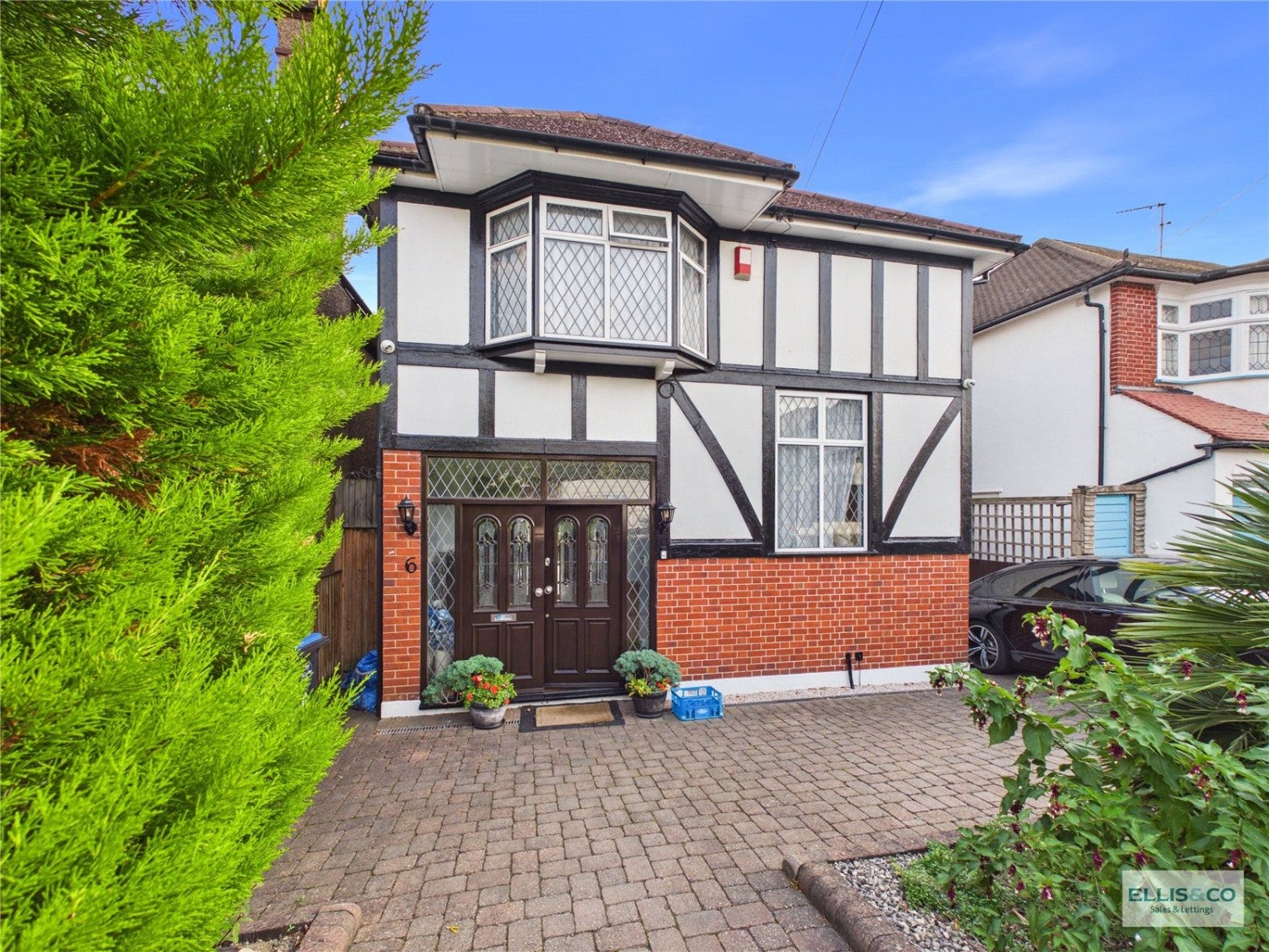 House Mount Stewart Avenue in Greater London