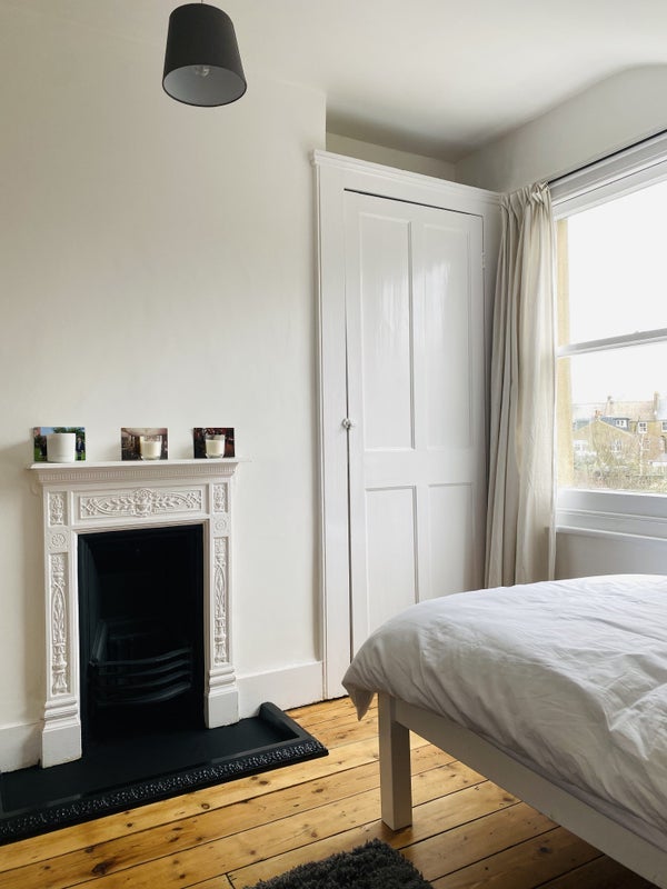 Room Crieff Road in Greater London