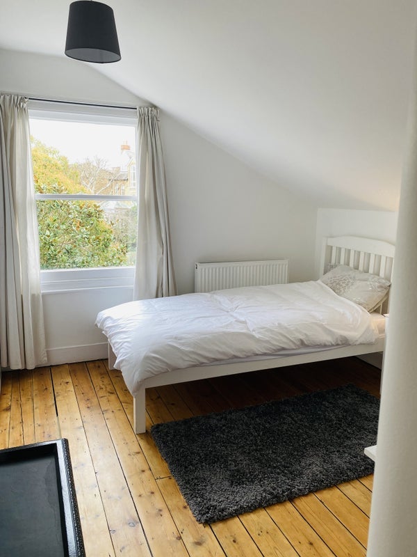 Room Crieff Road in Greater London