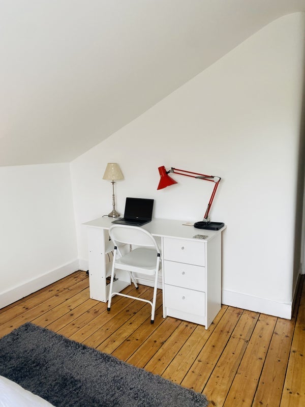 Room Crieff Road in Greater London