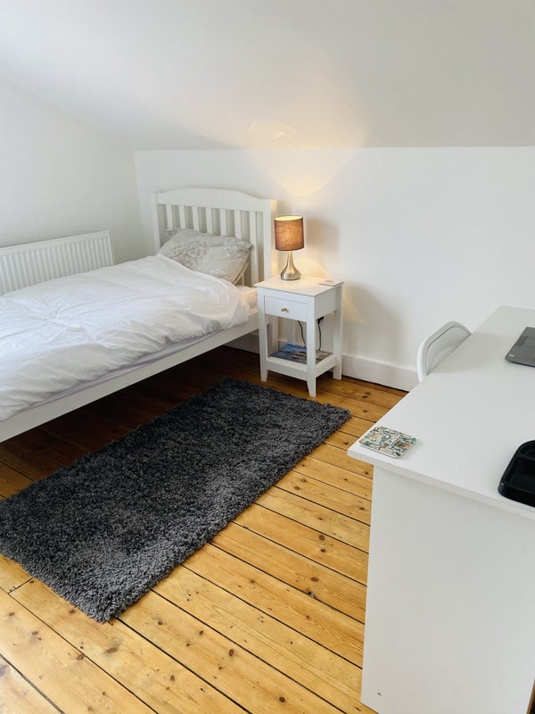 Room Crieff Road in Greater London