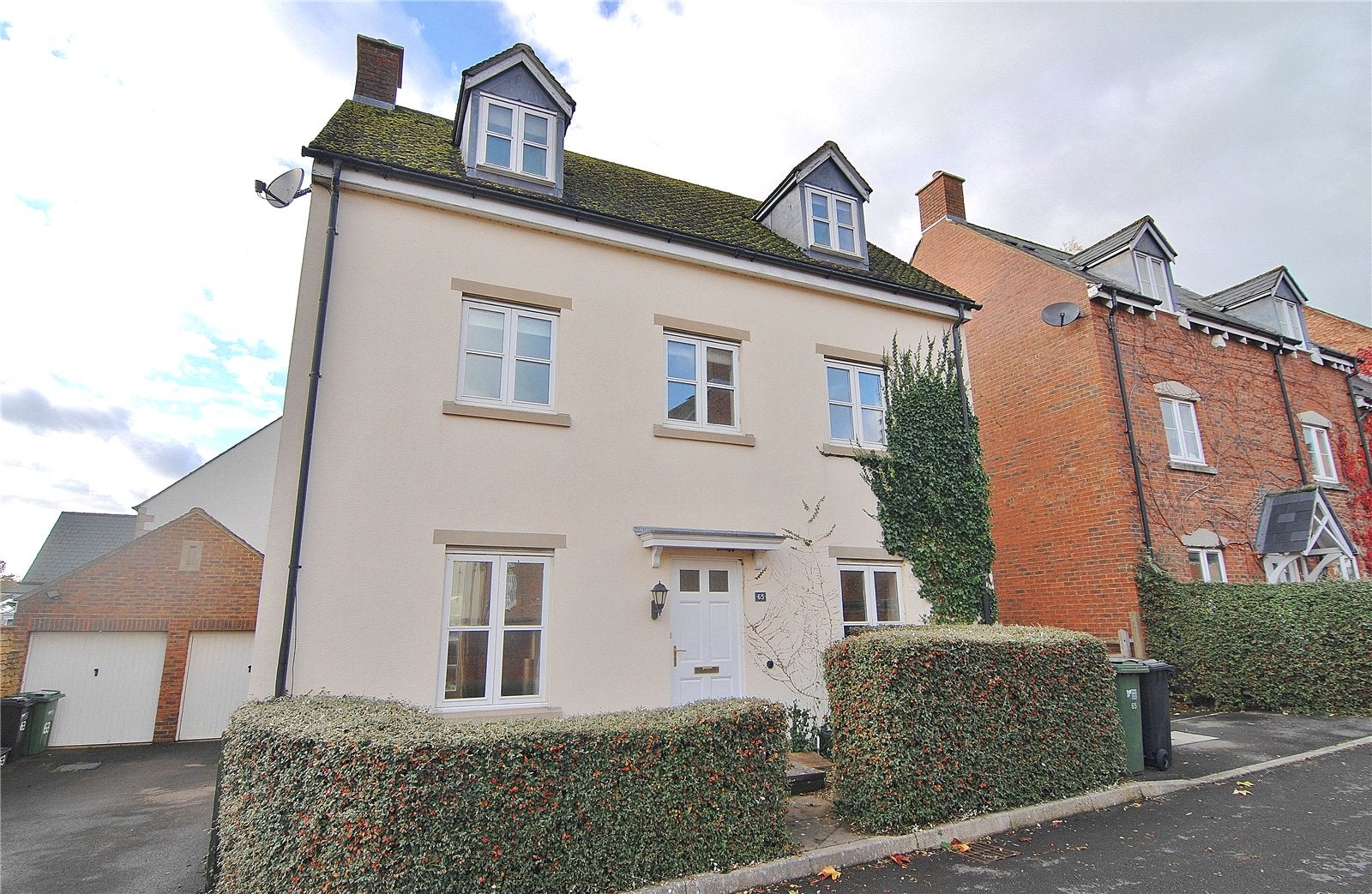 House Home Orchard in Stroud