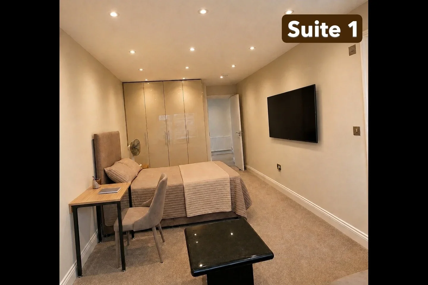 Flat Edgwarebury Lane in Greater London