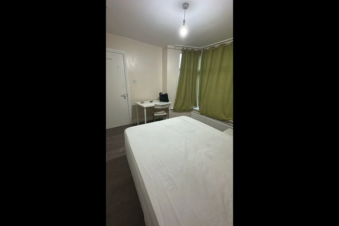 Room Whitby Gardens in Greater London