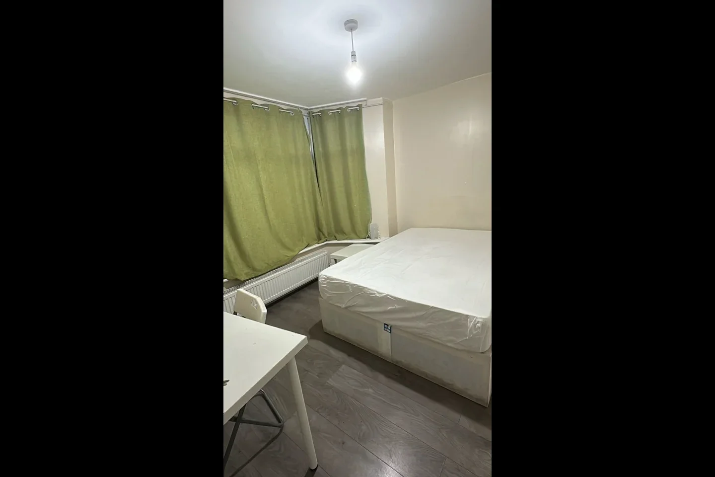 Room Whitby Gardens in Greater London