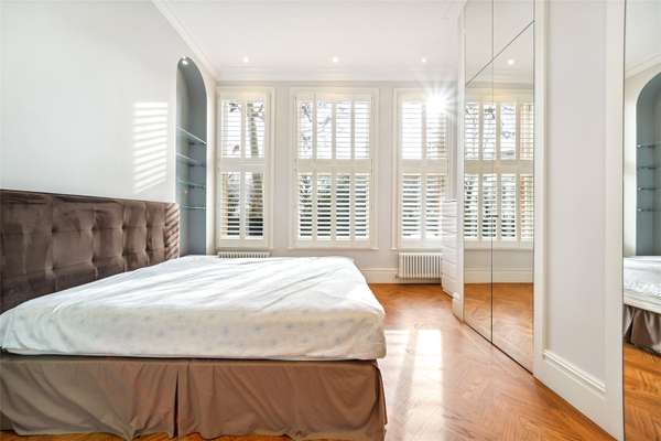 Flat Egerton Gardens in Greater London