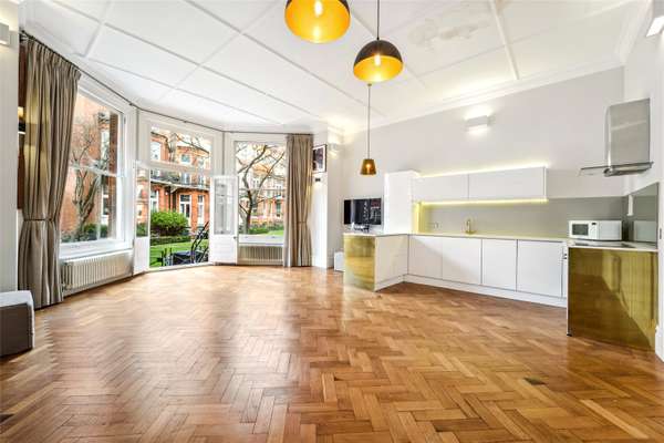 Flat Egerton Gardens in Greater London